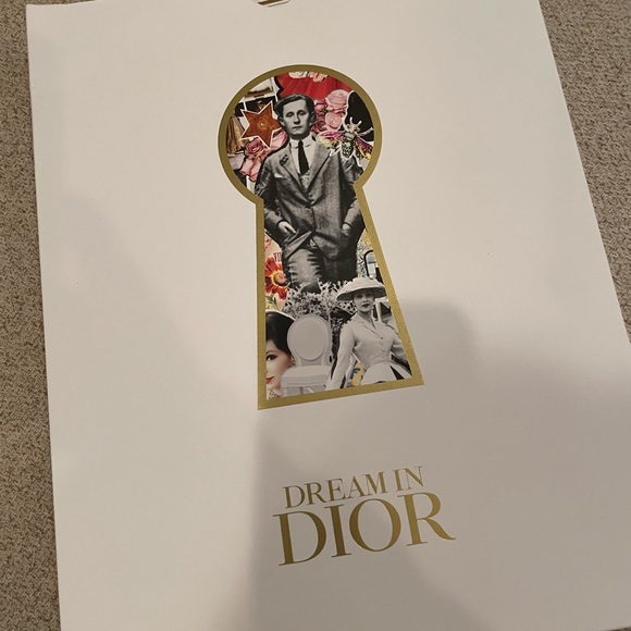 Dior magazine - Picture 4 of 5